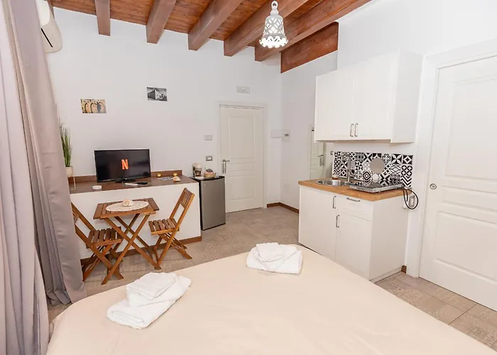 Centro Storico Redmood House a 5 min dal mare, Wi-Fi, A/C e Netflix